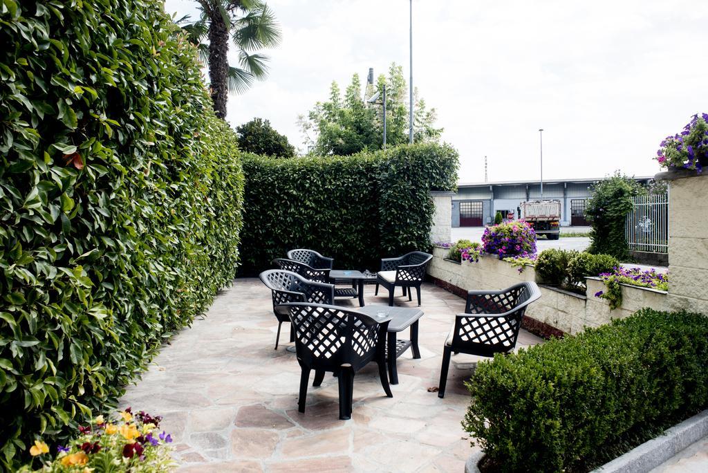 Hotel Ceretto Busca Exterior photo
